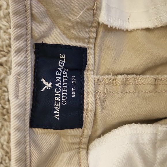 American eagle cream colored shorts Size 6 - Picture 3 of 4